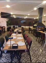 Montera Endüstriyel Ahşap Cafe Masa Sandalye Takımı